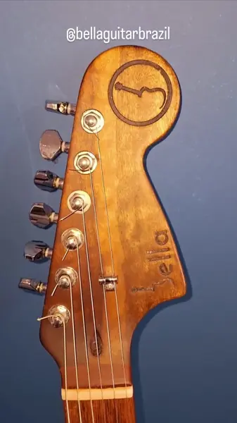 Headstock em madeira com gravação personalizada